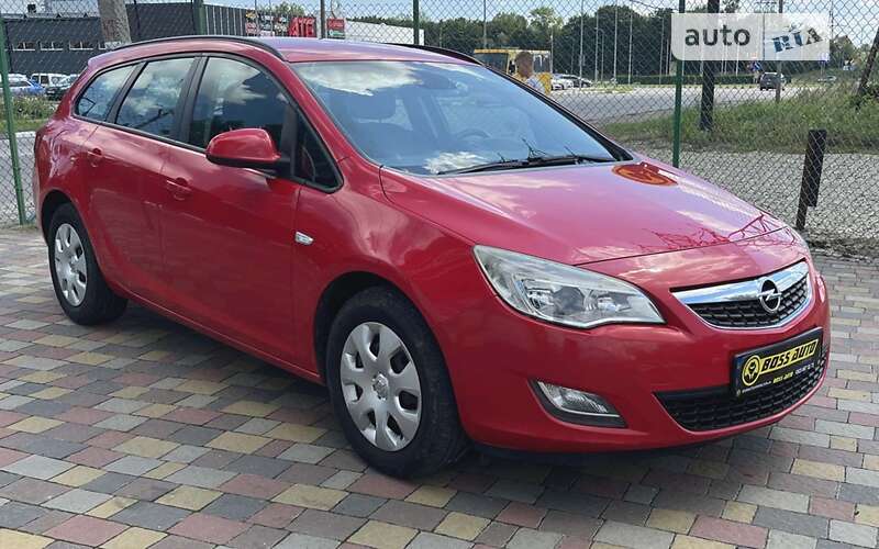 Универсал Opel Astra 2011 в Стрые