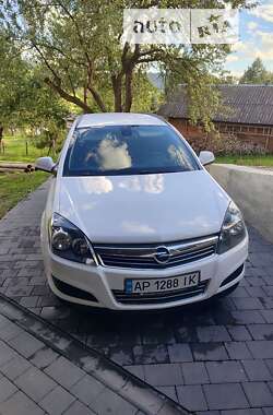 Универсал Opel Astra 2010 в Бориславе