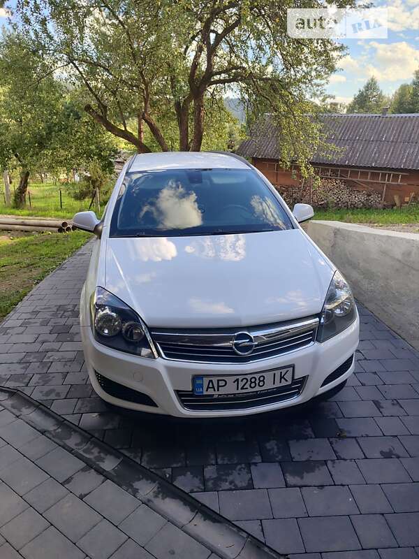 Универсал Opel Astra 2010 в Бориславе