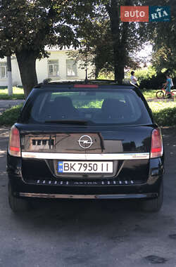 Универсал Opel Astra 2006 в Дубно