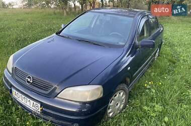 Седан Opel Astra 2002 в Хусті