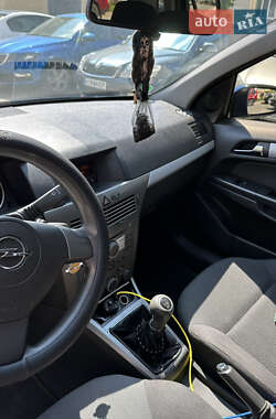 Универсал Opel Astra 2005 в 