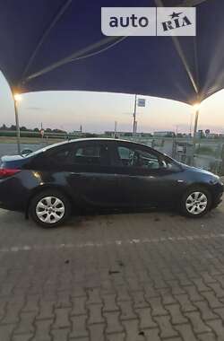 Седан Opel Astra 2014 в Вапнярке