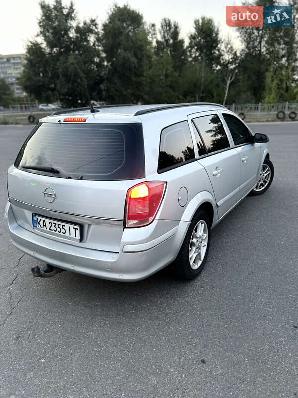 Универсал Opel Astra 2006 в Киеве
