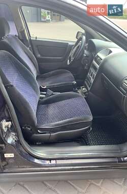 Хэтчбек Opel Astra 2003 в 