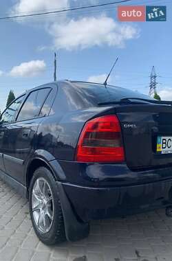 Хэтчбек Opel Astra 2003 в 