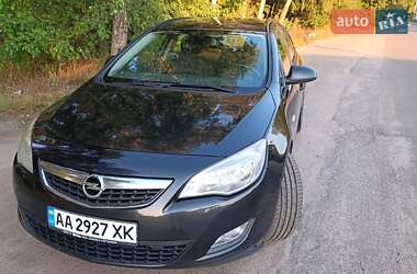 Универсал Opel Astra 2012 в 