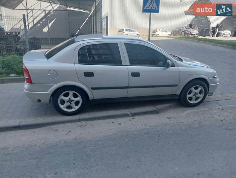 Седан Opel Astra 2005 в Львове