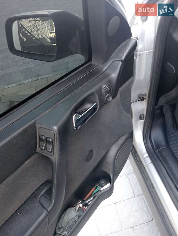 Седан Opel Astra 2005 в Львове