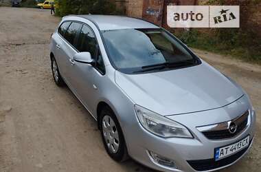 Універсал Opel Astra 2011 в Коломиї