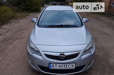 Універсал Opel Astra 2011 в Коломиї