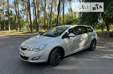 Універсал Opel Astra 2011 в Черкасах