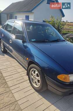 Хэтчбек Opel Astra 1992 в 