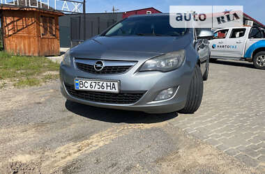 Універсал Opel Astra 2012 в Яворові