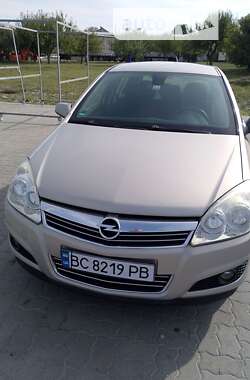 Хэтчбек Opel Astra 2008 в Радехове