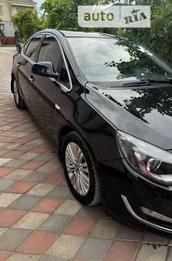 Седан Opel Astra 2013 в Теофиполе