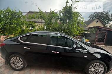 Седан Opel Astra 2013 в Теофиполе