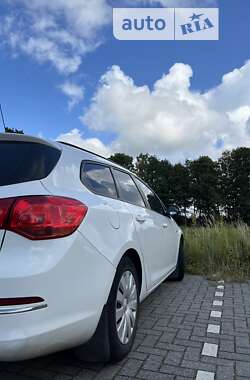 Універсал Opel Astra 2013 в 