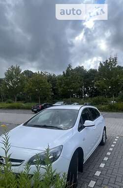 Універсал Opel Astra 2013 в 