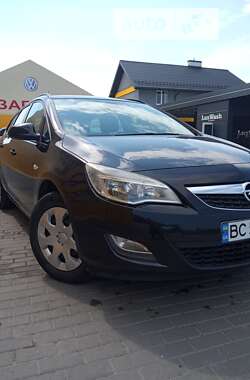 Універсал Opel Astra 2011 в Новояворівську