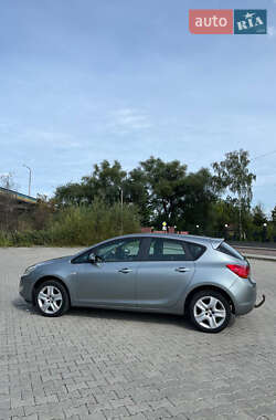 Хетчбек Opel Astra 2010 в 