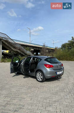 Хетчбек Opel Astra 2010 в 