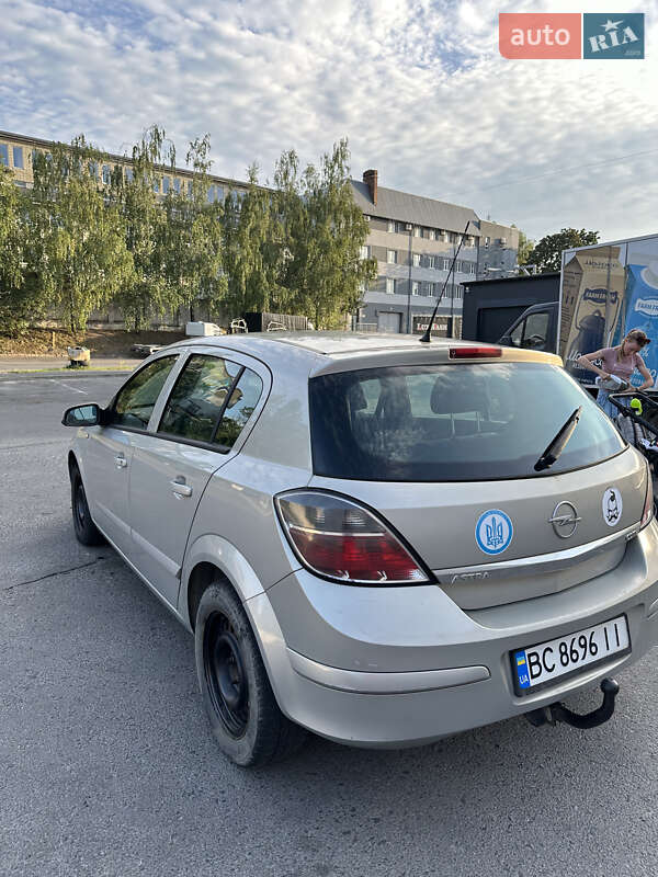 Хэтчбек Opel Astra 2007 в Львове