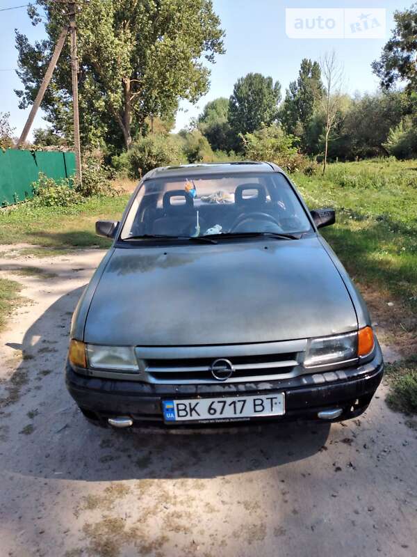 Седан Opel Astra 1992 в 