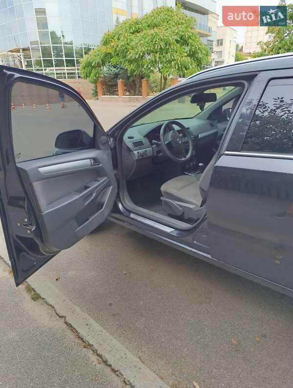 Универсал Opel Astra 2010 в Василькове