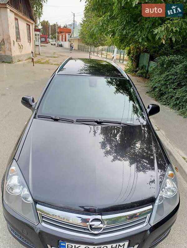 Универсал Opel Astra 2010 в Василькове