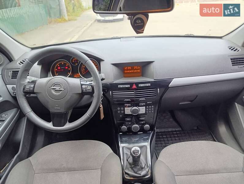 Универсал Opel Astra 2010 в Василькове
