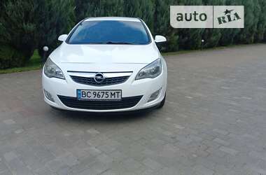 Універсал Opel Astra 2012 в Самборі