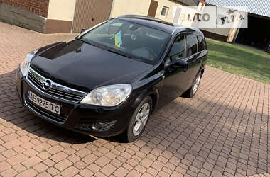 Універсал Opel Astra 2010 в Дніпрі