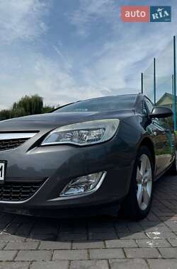 Универсал Opel Astra 2011 в 