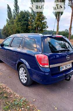 Универсал Opel Astra 2006 в Тростянце