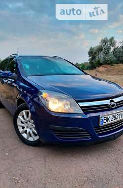 Универсал Opel Astra 2006 в Тростянце