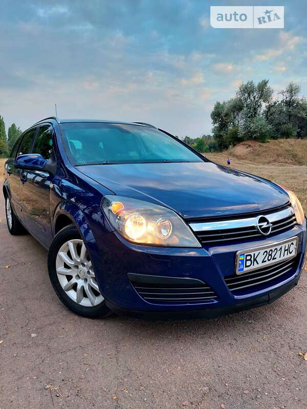 Универсал Opel Astra 2006 в Тростянце