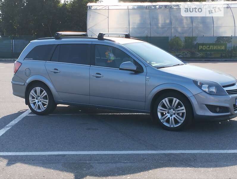 Универсал Opel Astra 2010 в Львове