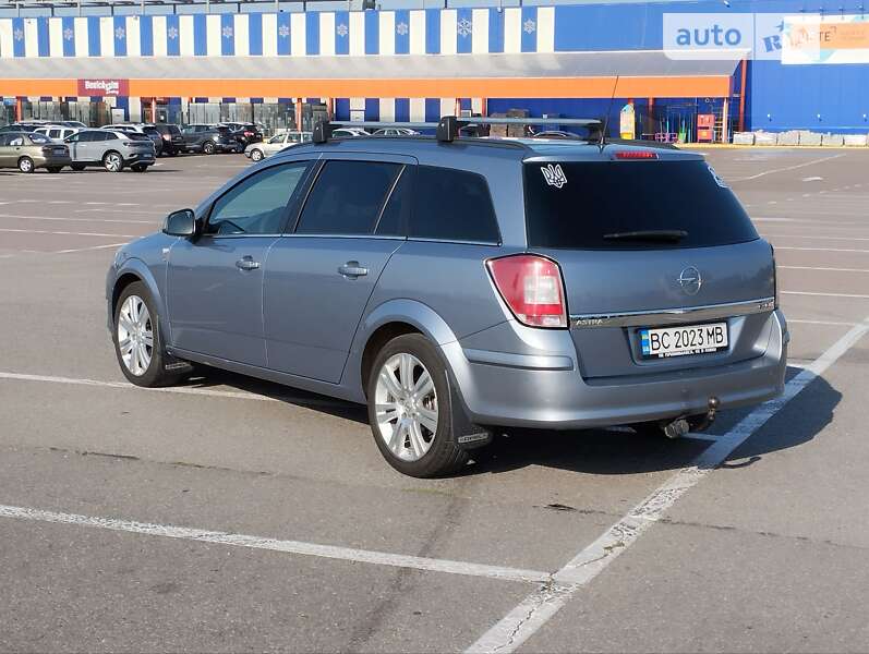 Универсал Opel Astra 2010 в Львове