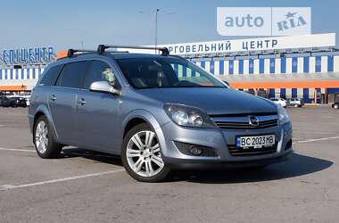 Універсал Opel Astra 2010 в Львові