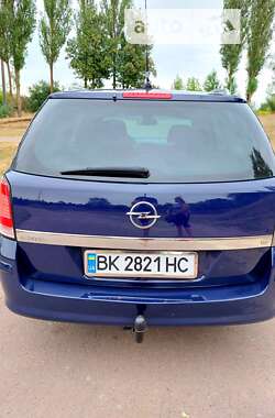 Универсал Opel Astra 2006 в Тростянце