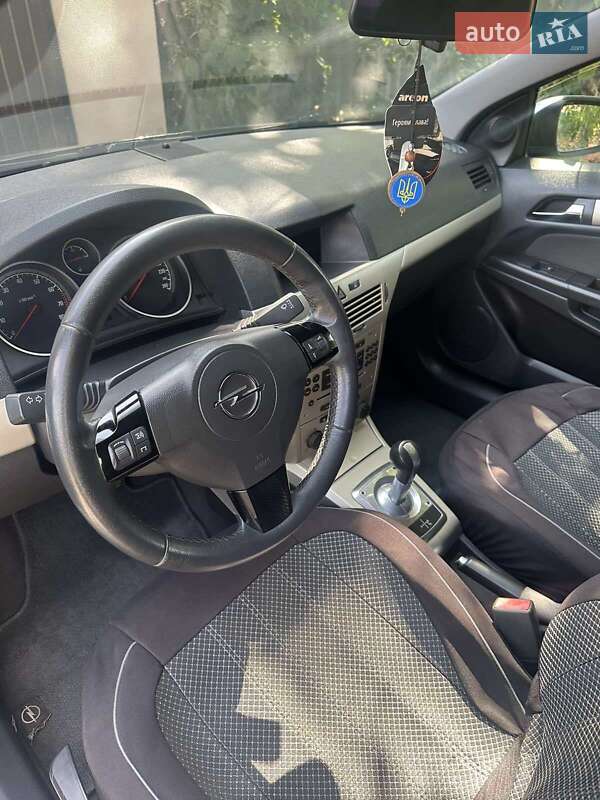 Хэтчбек Opel Astra 2007 в Новомосковске