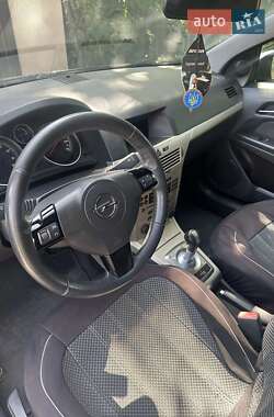 Хэтчбек Opel Astra 2007 в 