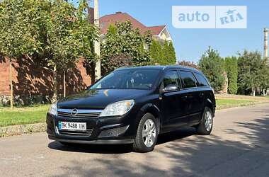 Універсал Opel Astra 2009 в Рівному