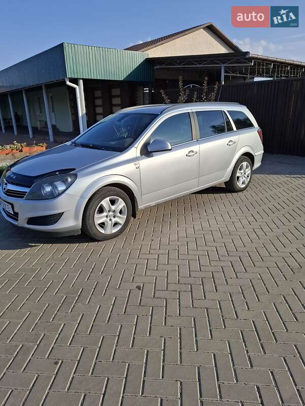 Универсал Opel Astra 2010 в Конотопе