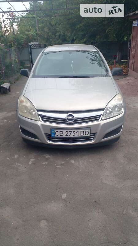 Хэтчбек Opel Astra 2007 в Коростене
