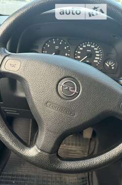 Хэтчбек Opel Astra 1999 в 