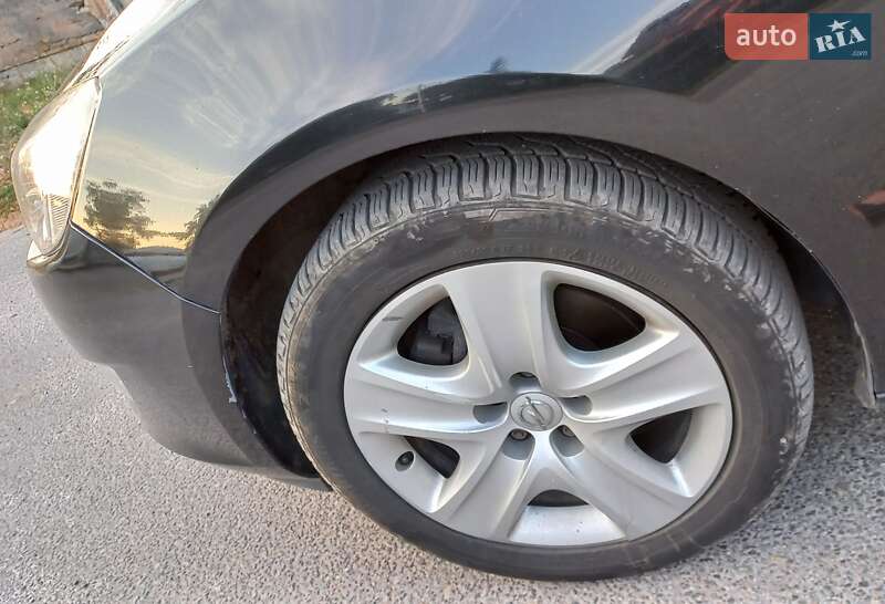 Універсал Opel Astra 2011 в Золочеві
