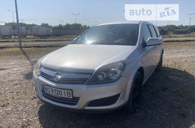 Універсал Opel Astra 2010 в Львові