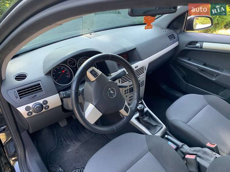 Универсал Opel Astra 2008 в Ровно